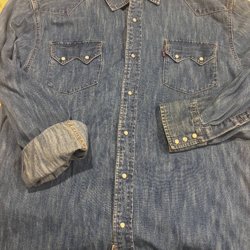 Men’s vintage Levi’s denim pearl snap